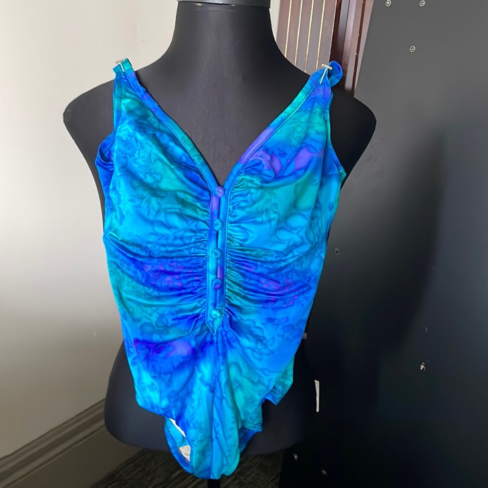 One piece swim suit
